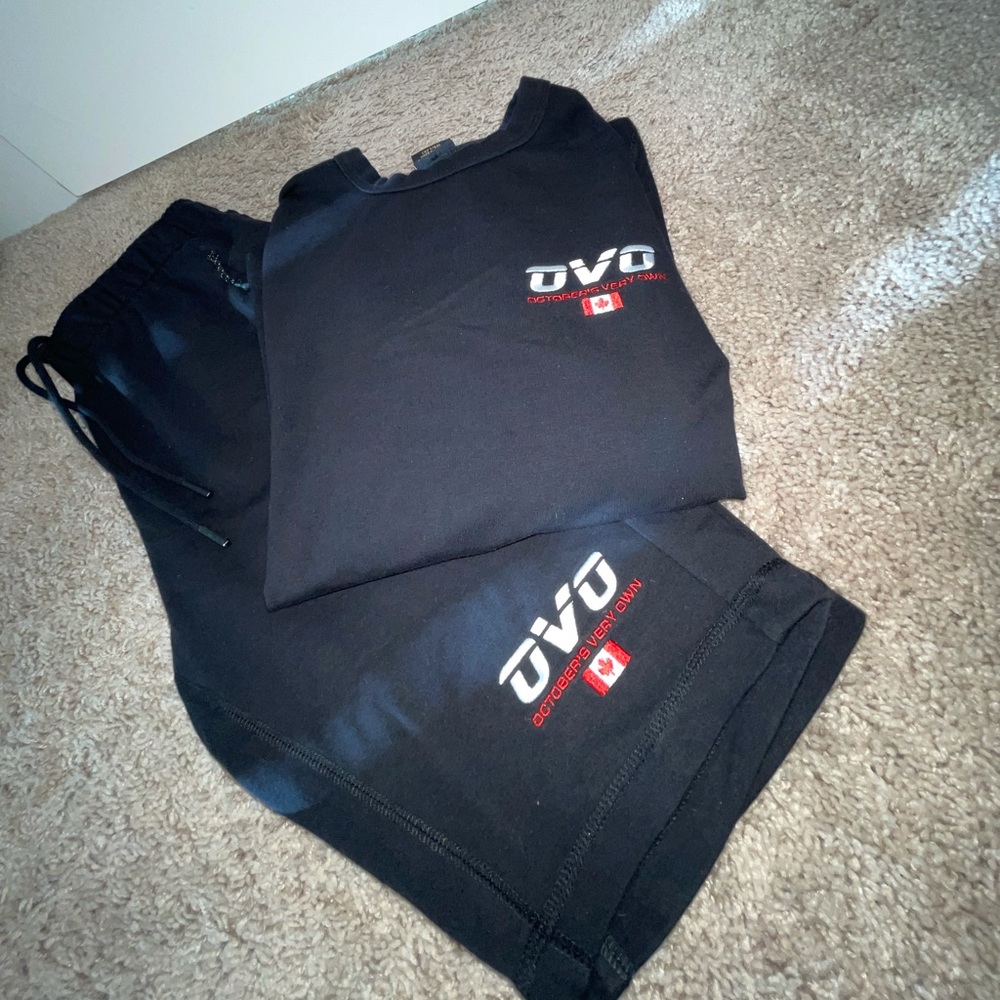 Men’s authentic ovo October very own shorts tee xs